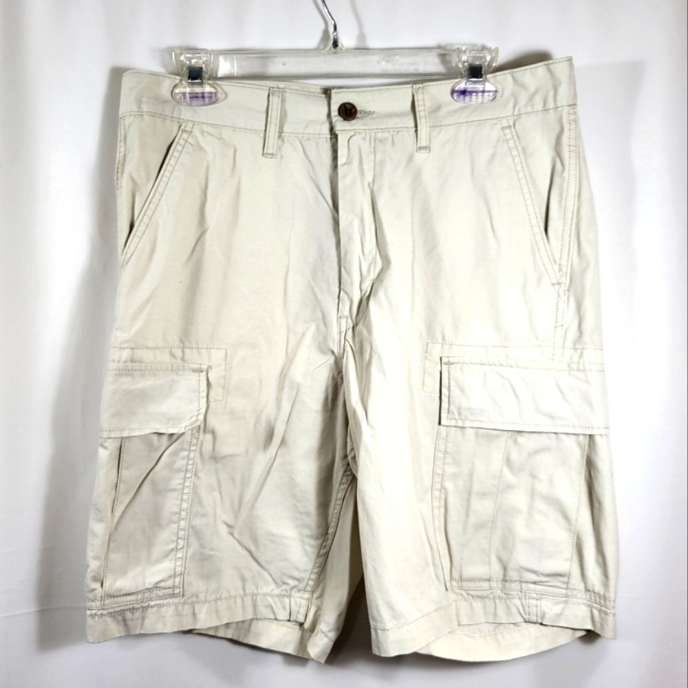 Levi Strauss & Co cream colored cargo shorts men's 32  #1357